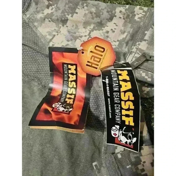 Massif Army Combat Shirt Mens XL Green Digital Camo Stretch Compression NWT - Picture 4 of 8